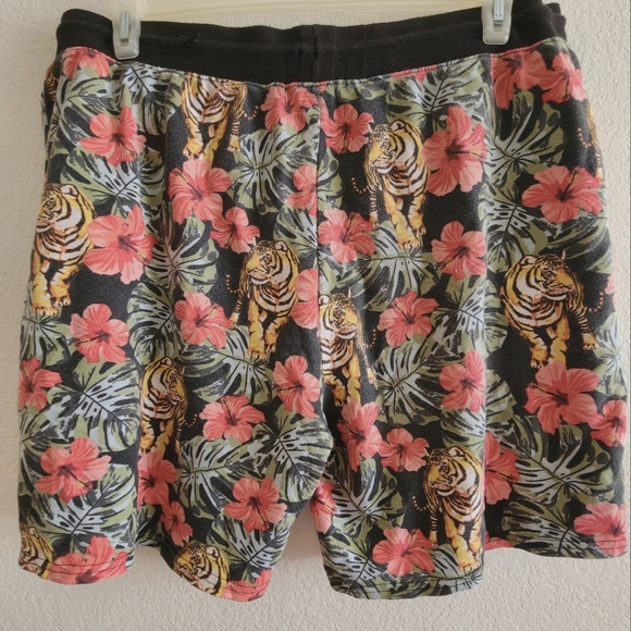 No Boundaries Faded Hawaii Shorts Plus Size 2XL - Picture 3 of 4